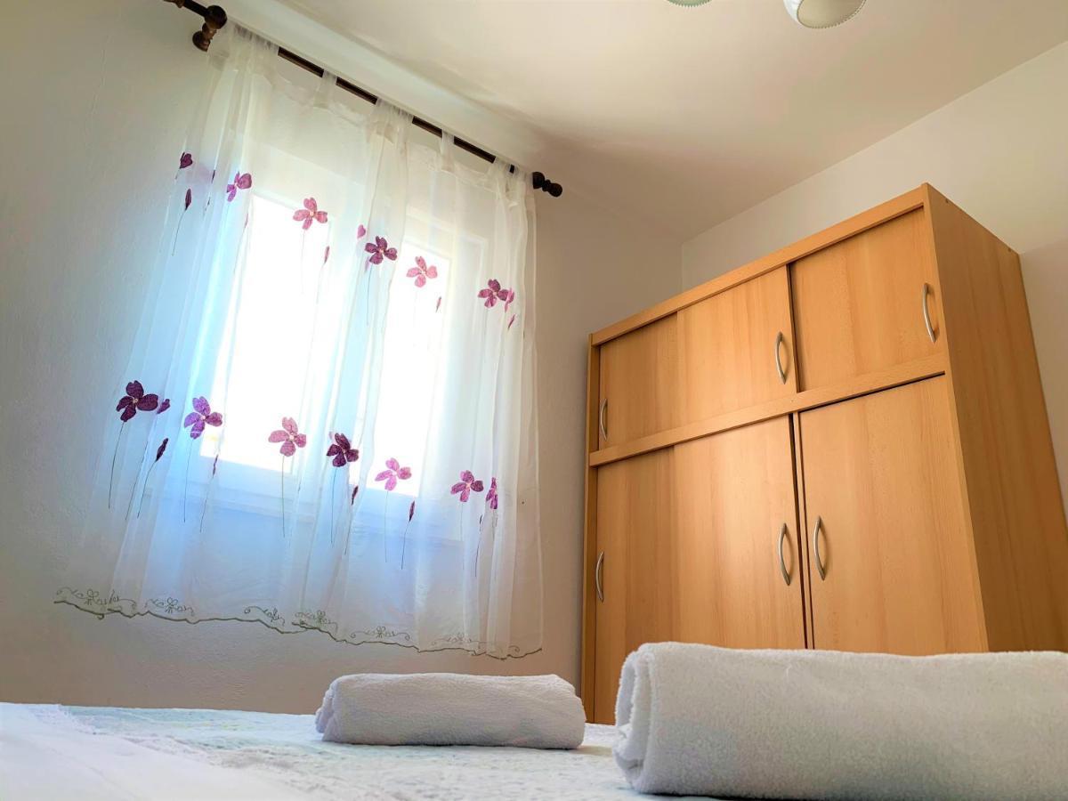Roko Apartment House Primošten Esterno foto