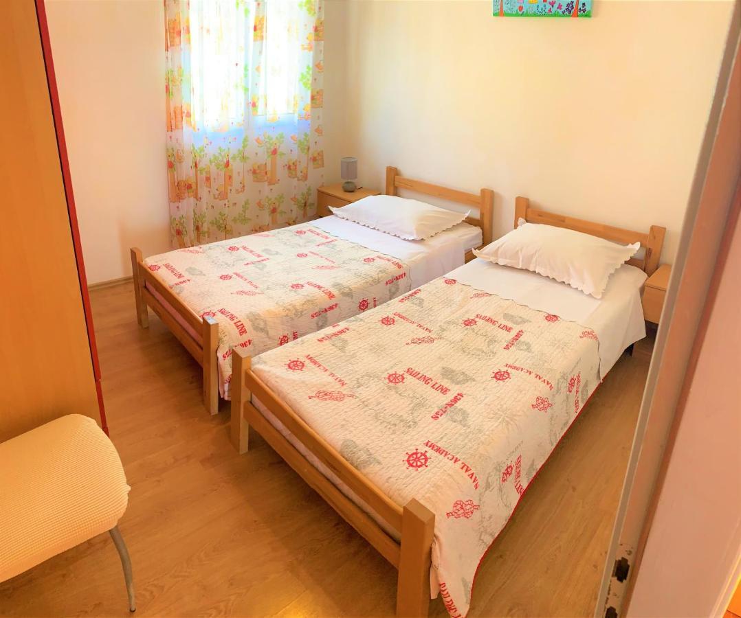Roko Apartment House Primošten Esterno foto